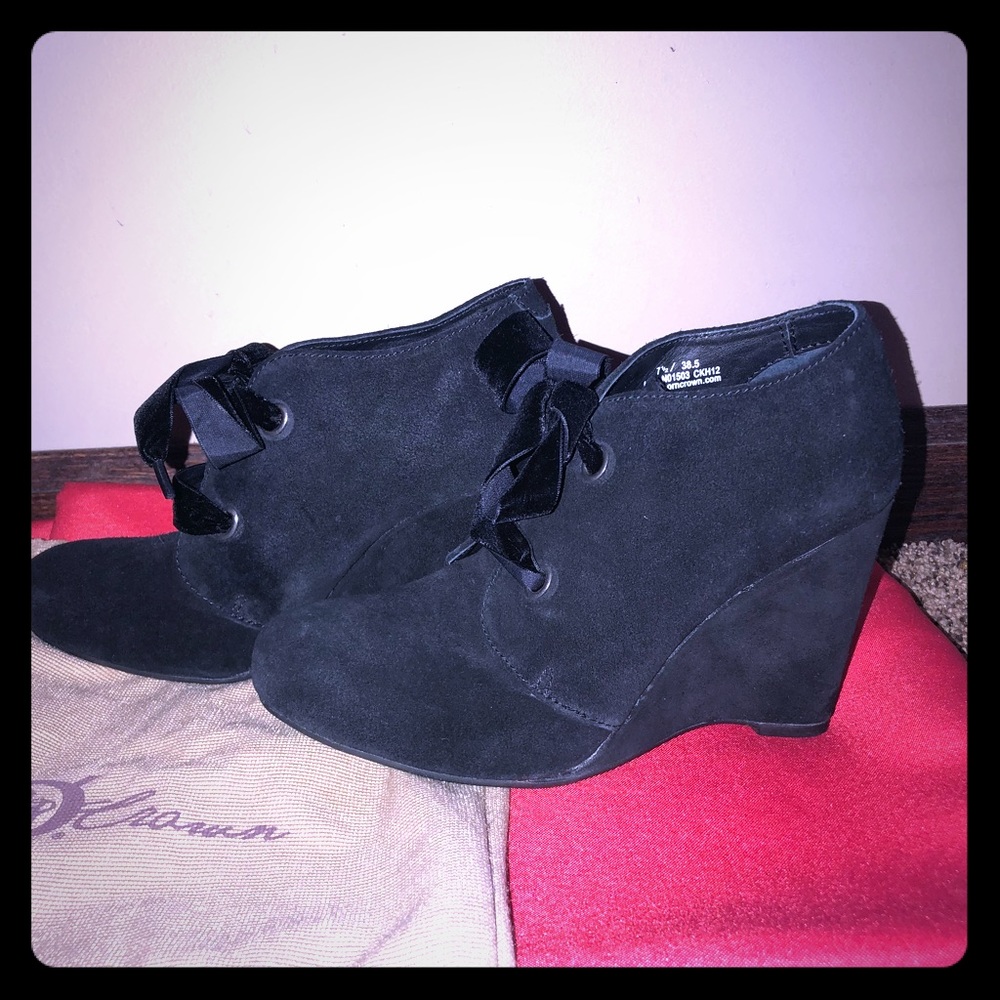 Born Crown Collection Black Wedge